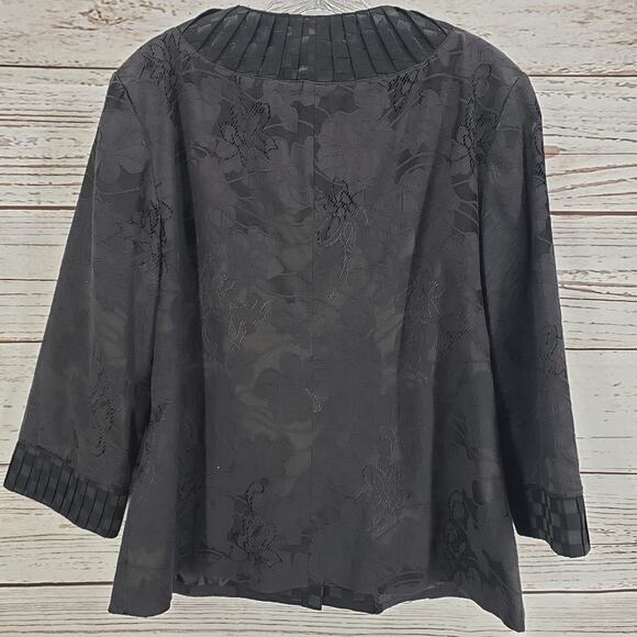 Chico's Women's Black Floral Jacquard Pleated Jacket Size 2 - Picture 11 of 12